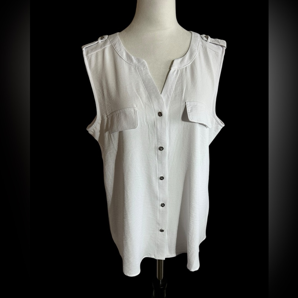Classy Adrienne Vittadini White Sleeveless Button-Up Blouse